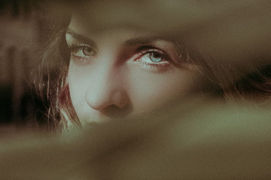 starring woman, one person, portrait, human face, close-up, human body part HD wallpaper