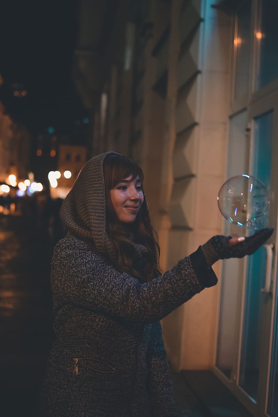 woman playing bubble, real people, young women, lifestyles, young adult HD wallpaper
