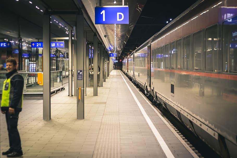 man standing near train inside train station, person, people HD wallpaper