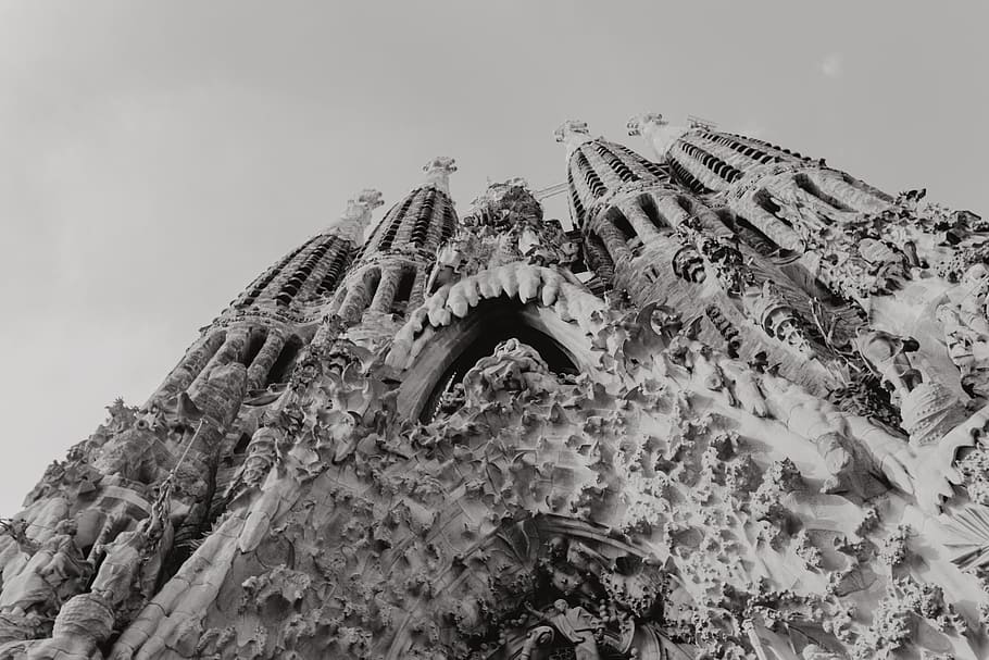 Sagrada Familia - the cathedral designed by Gaudi, Barcelona, Spain, HD wallpaper