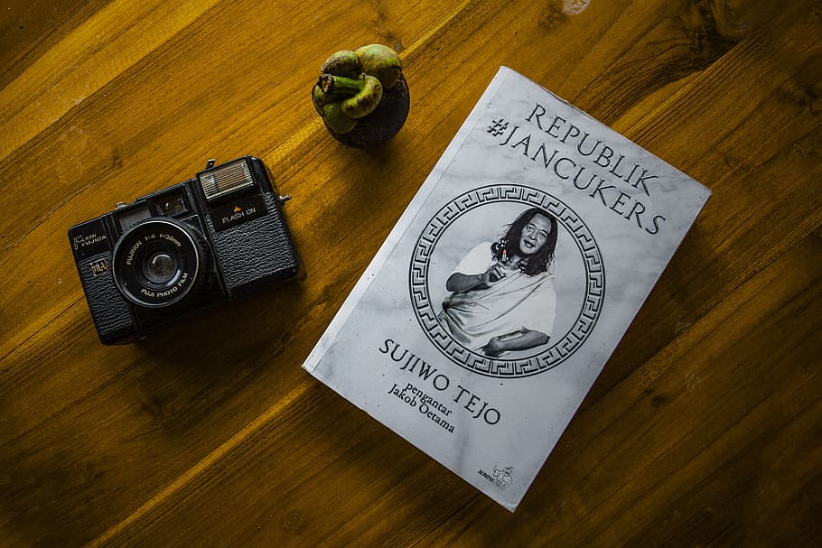 book, camera, map, travel, wallet, notebook, old, vintage, desk HD wallpaper