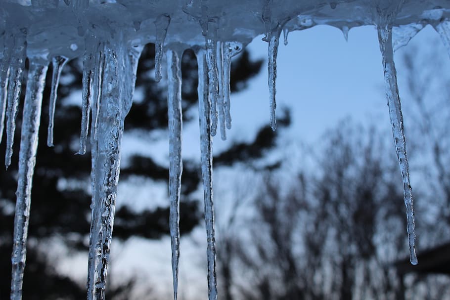 icicles, winter, cold, roof, blue, transparent, ice, icy, nature HD wallpaper