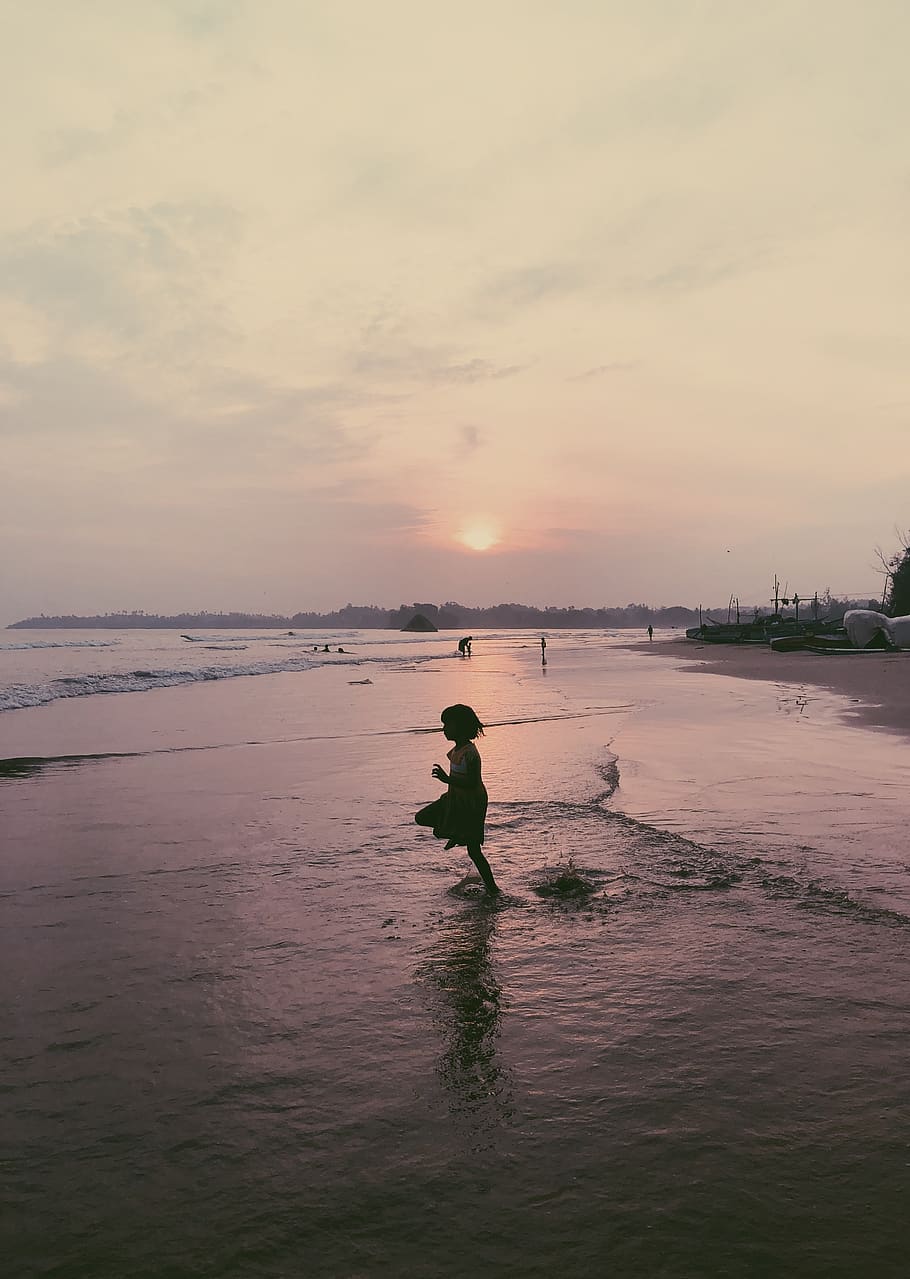 sri lanka, kid, girl, happy, water, ocean, sunset, asia, beach, HD wallpaper