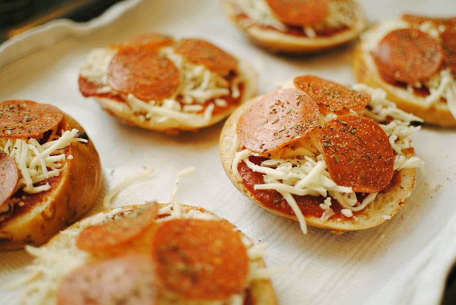 Food on Tray, baked, baking, blur, bread, bun, cheese, close-up HD wallpaper