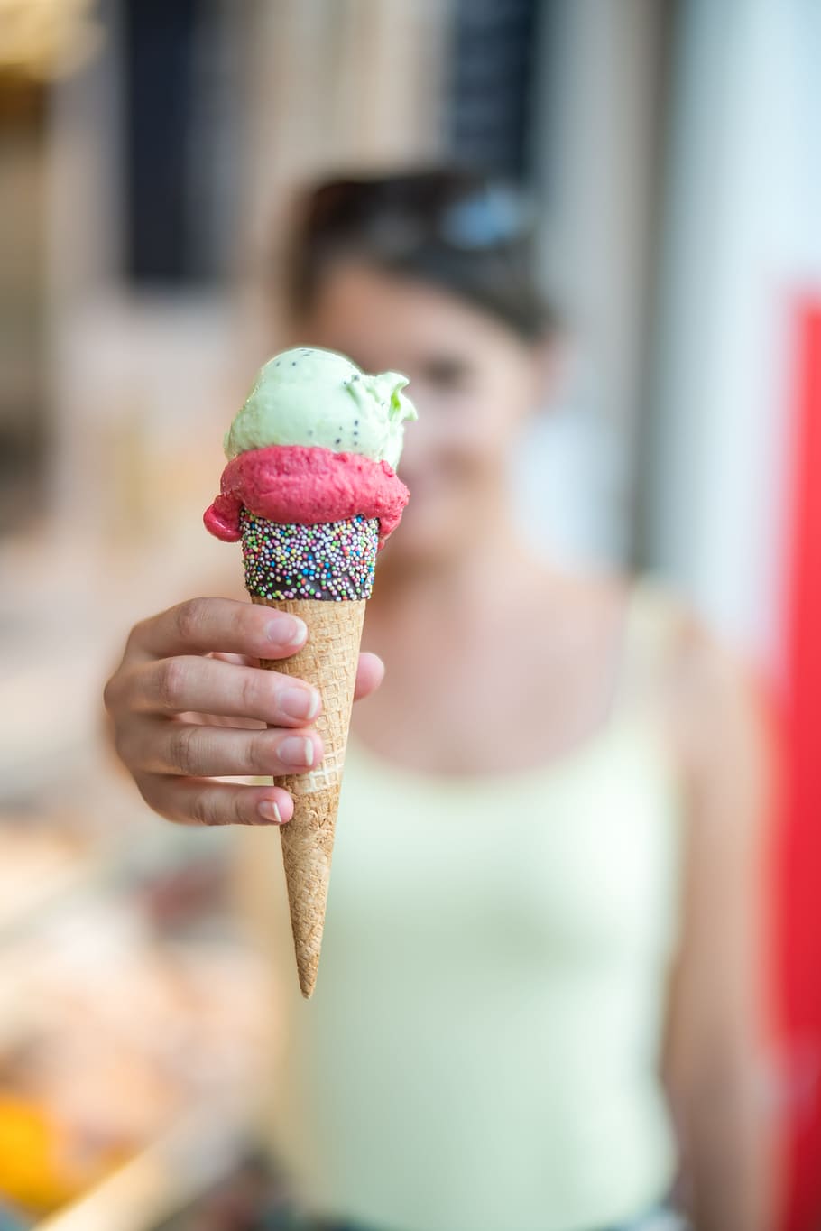 Shallow Focus of Ice Cream on Cone Photo, blurred background HD wallpaper
