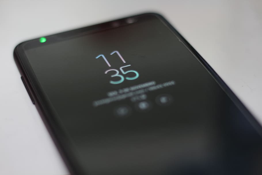 cell, smartphone, clock, watch, samsung, alwayson, tech, light HD wallpaper