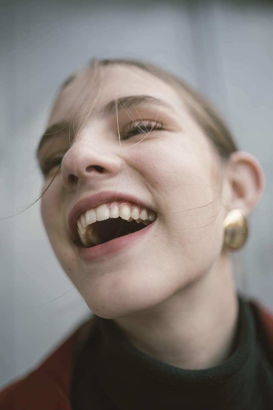 Close-Up Photography of a Laughing Woman, attractive, beautiful HD wallpaper
