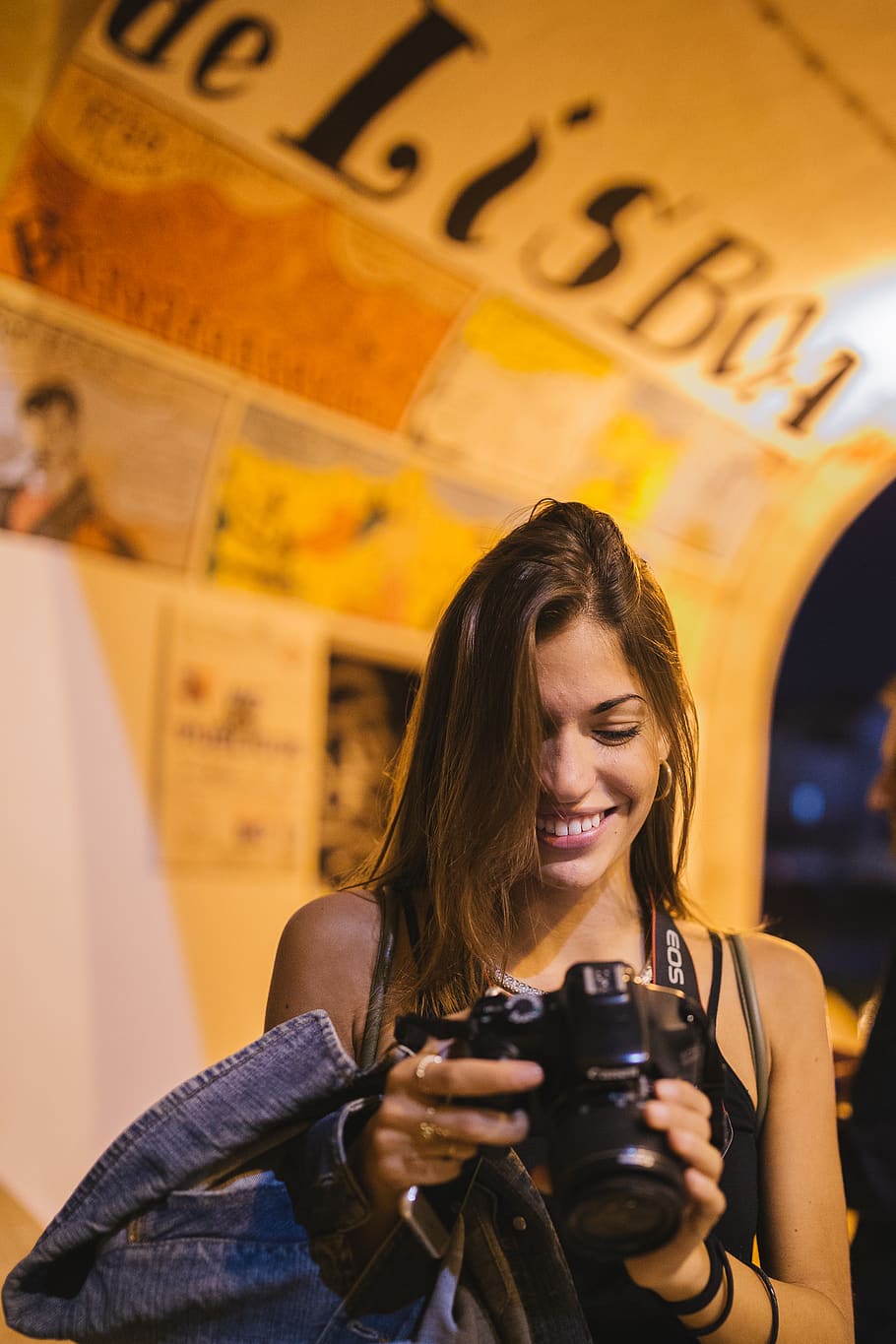 Selective Focus Photography of Woman Smiling Holding Dslr Camera HD wallpaper