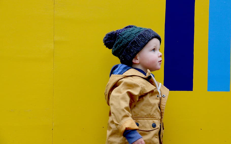 child, childhood, yellow, one person, looking, males, innocence HD wallpaper