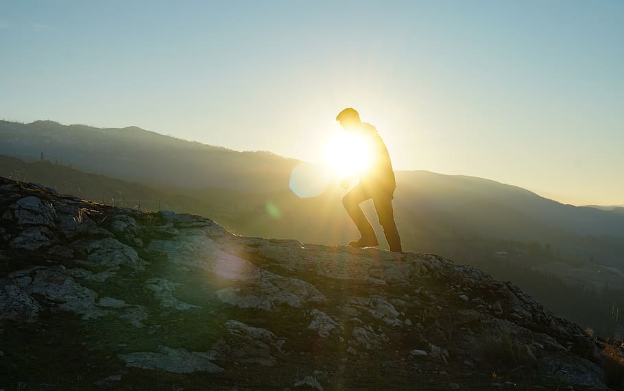 man about to hike black and white mountain, flare, light, sunlight, HD wallpaper