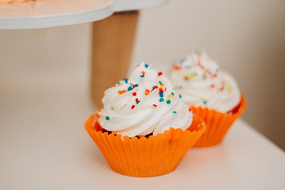 two vanilla cupcake, sweet, sweet food, food and drink, indulgence HD wallpaper