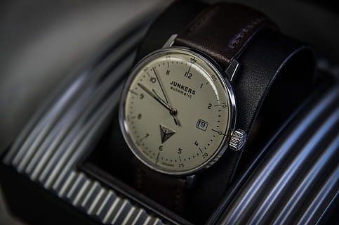 clock, wrist watch, time, elegant, design, bauhaus, dial, automatic HD wallpaper