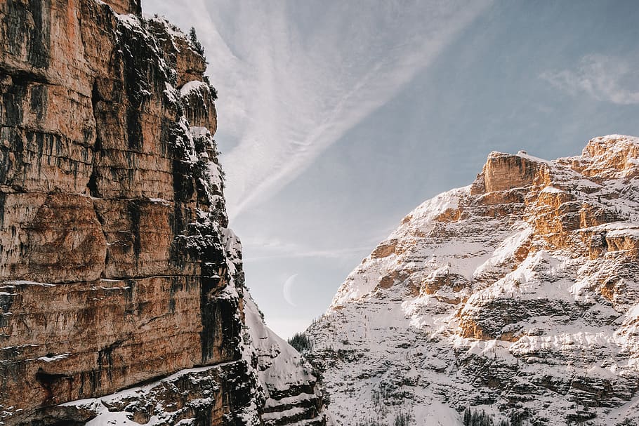 White and Brown Rock Formation, adventure, cliff, cold, daylight HD wallpaper