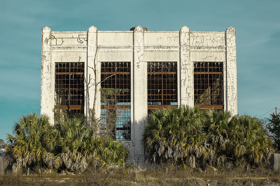 white painted concrete building, built structure, architecture HD wallpaper