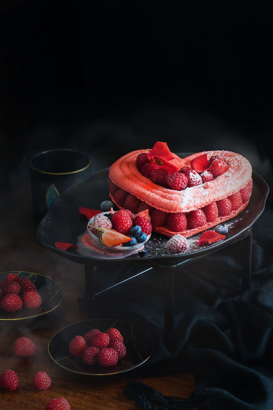 strawberry cake on tray, food and drink, freshness, red, fruit HD wallpaper