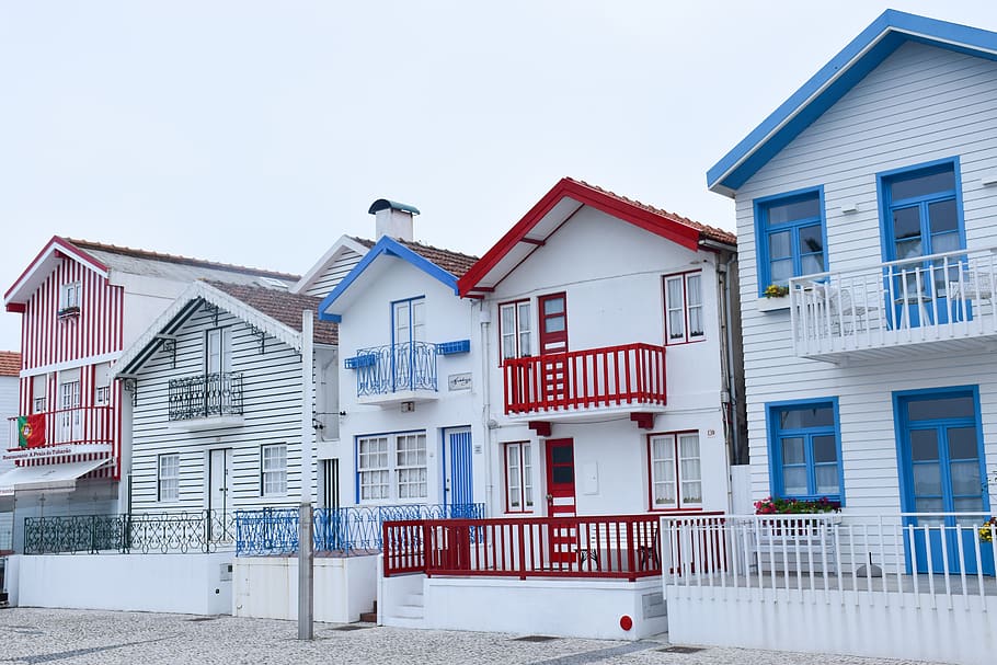 white painted houses, architecture, building exterior, built structure HD wallpaper