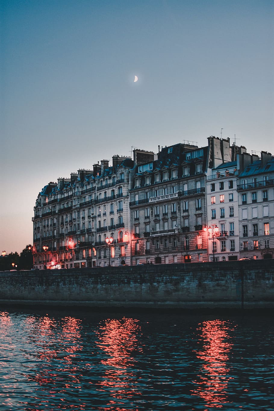 body of water and gray concrete building, moon, sky, canal, river HD wallpaper