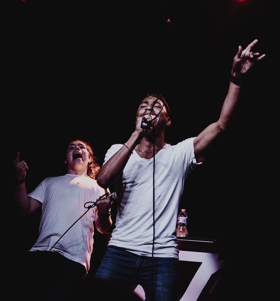 man holding microphone, person, human, people, atlanta, sing HD wallpaper