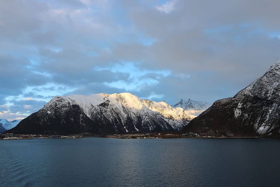 mountain, snow, sea, water, sky, scenics - nature, beauty in nature HD wallpaper
