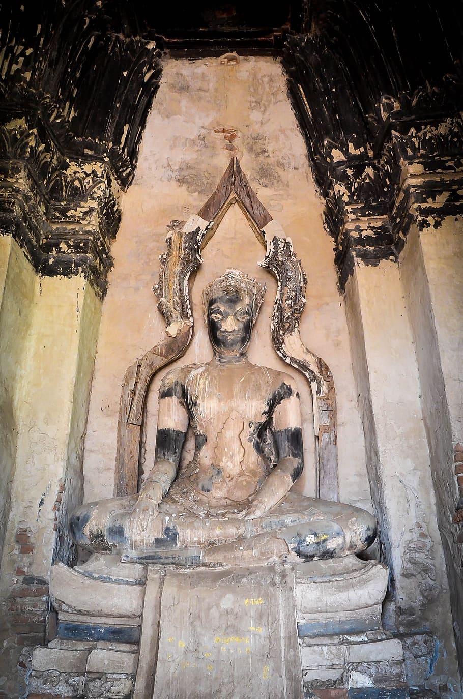 Buddha Statue in Crumbling Ruins, buddhism, religion, asia, asian, HD wallpaper