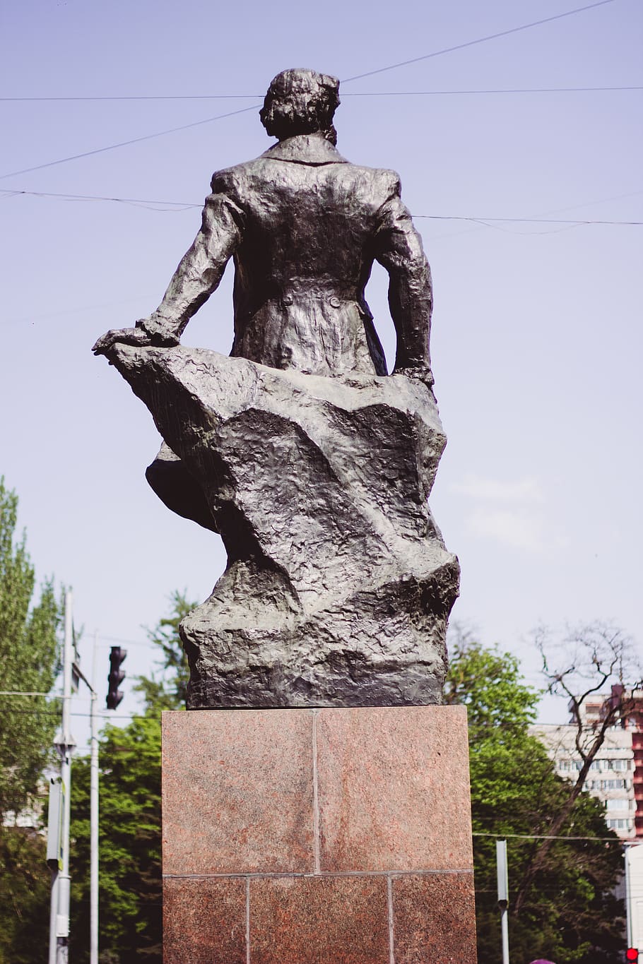 monument, traffic light, sculpture, statue, art, person, human HD wallpaper