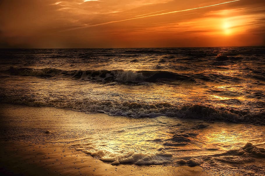 Raging Body of Water, atmospheric, beach, beautiful, clouds, color HD wallpaper