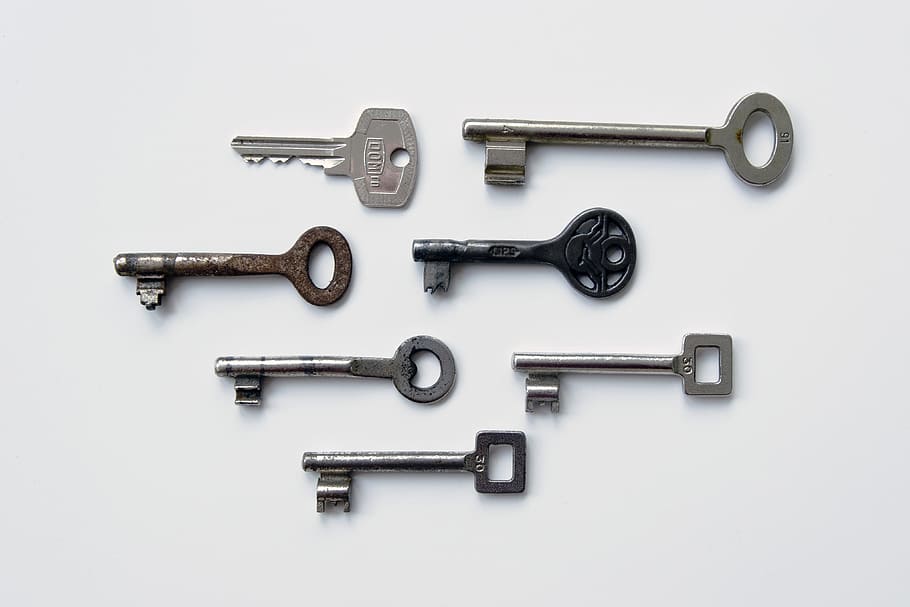 Door Keys, various, security, studio shot, white background, metal HD wallpaper