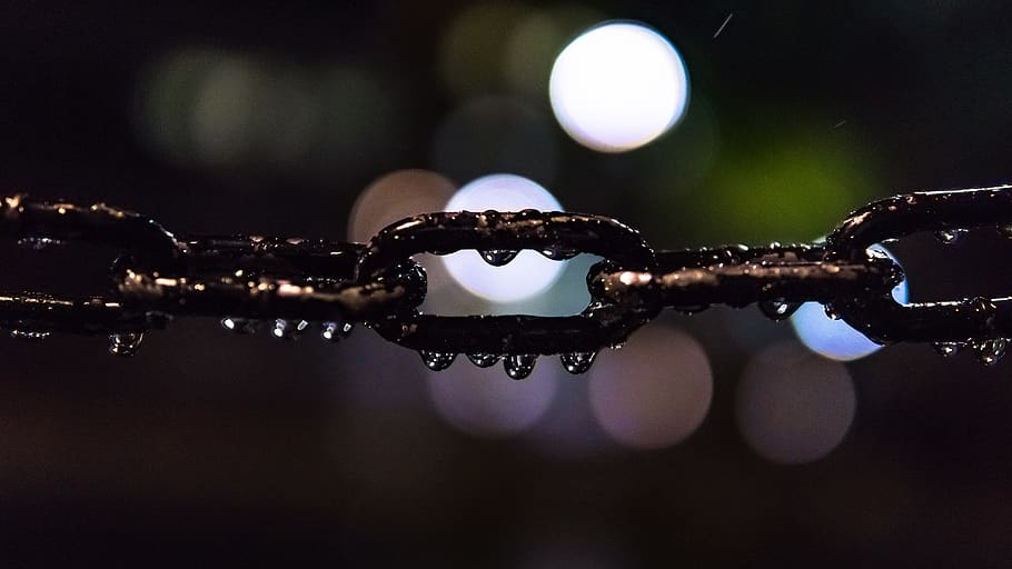 still, items, things, chains, links, rain, water, droplets HD wallpaper