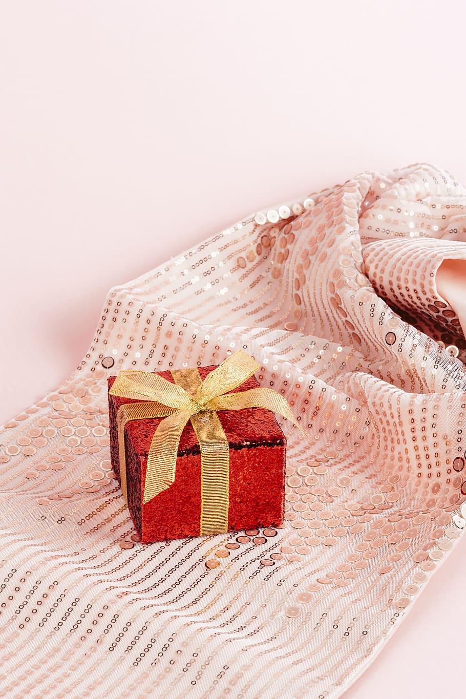 Red Gift Box, bow, celebration, christmas, packaging, ribbon HD wallpaper
