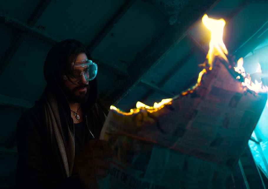 fire, blue, yellow, glasses, portrait, surreal, one person HD wallpaper