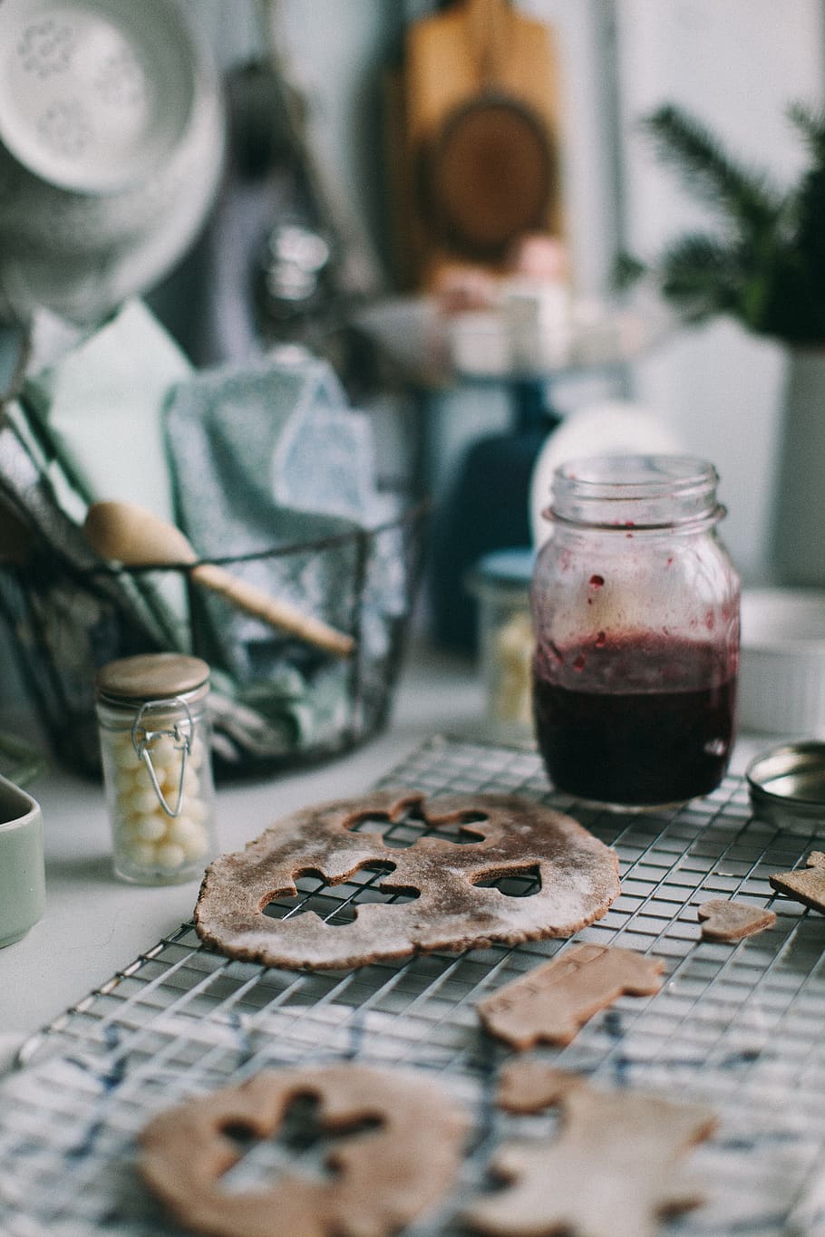 Selective Focus Photo Of Gingerbread, jar, food and drink, table HD wallpaper