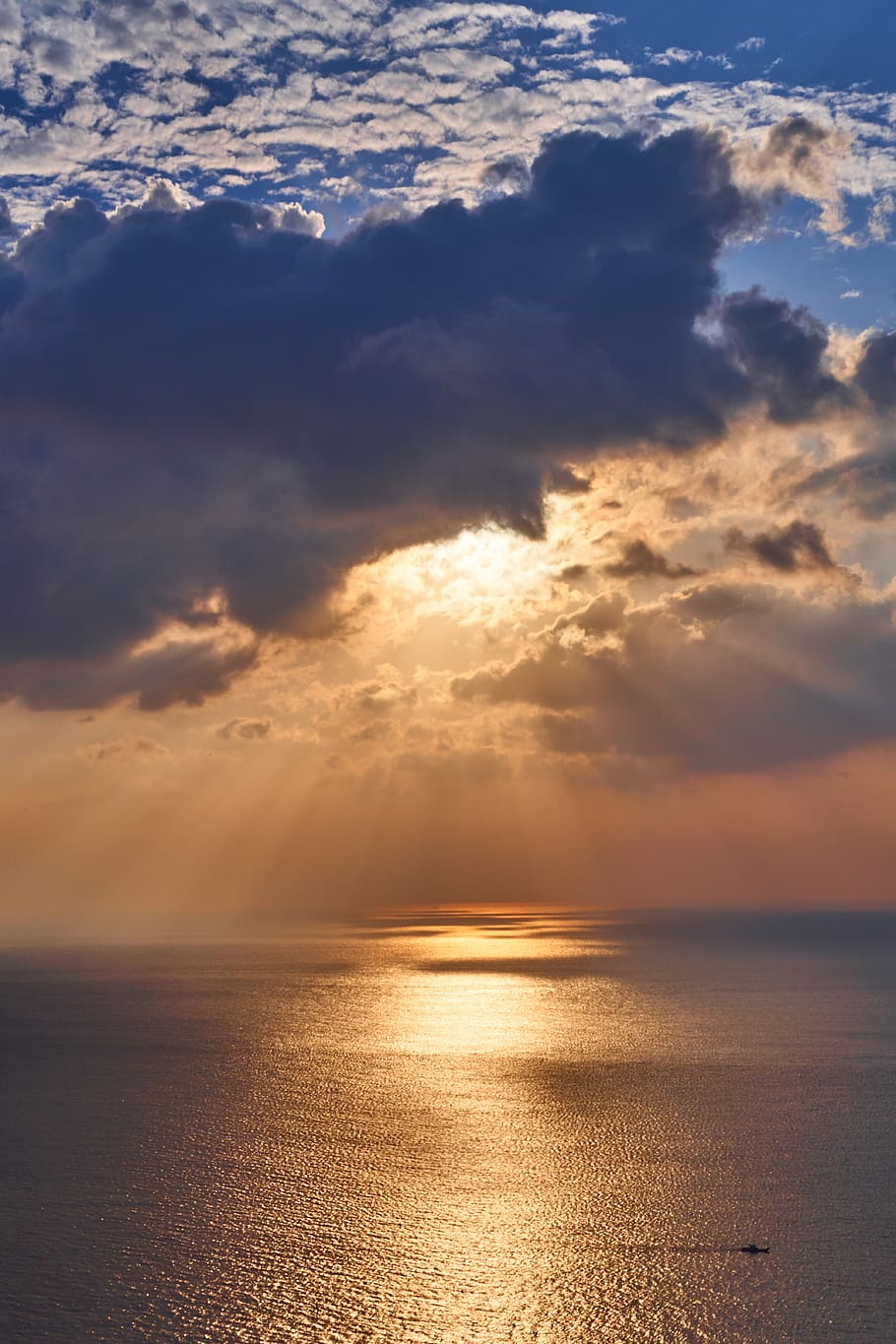 Seascape Under Sunlight Covered by Clouds, evening sky, horizon HD wallpaper
