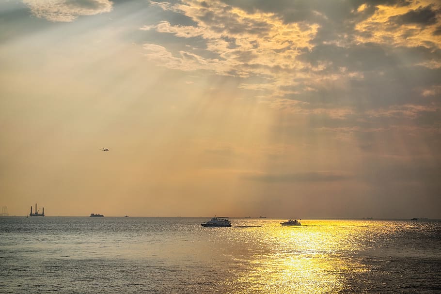 sun rays, sunset, boat, sea, ships, water, sky, cloud - sky HD wallpaper