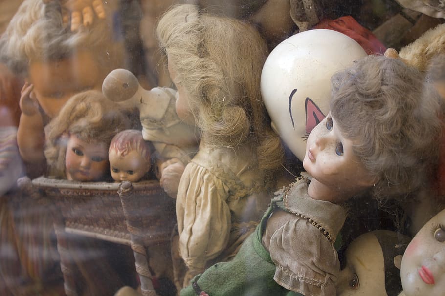 doll shop, toy, person, human, spain, roma, hair, figurine