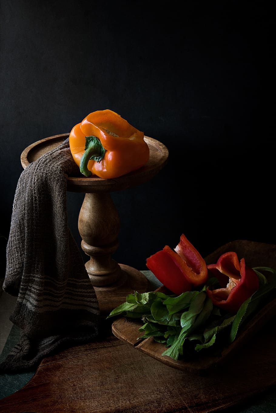 sliced, peppers, kitchen, display, stand, wood, vegetable, food HD wallpaper