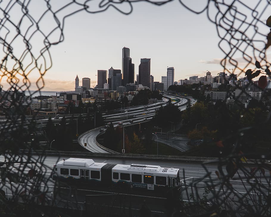 train travelling, urban, skyscraper, skyline, road, pnw, seattle HD wallpaper