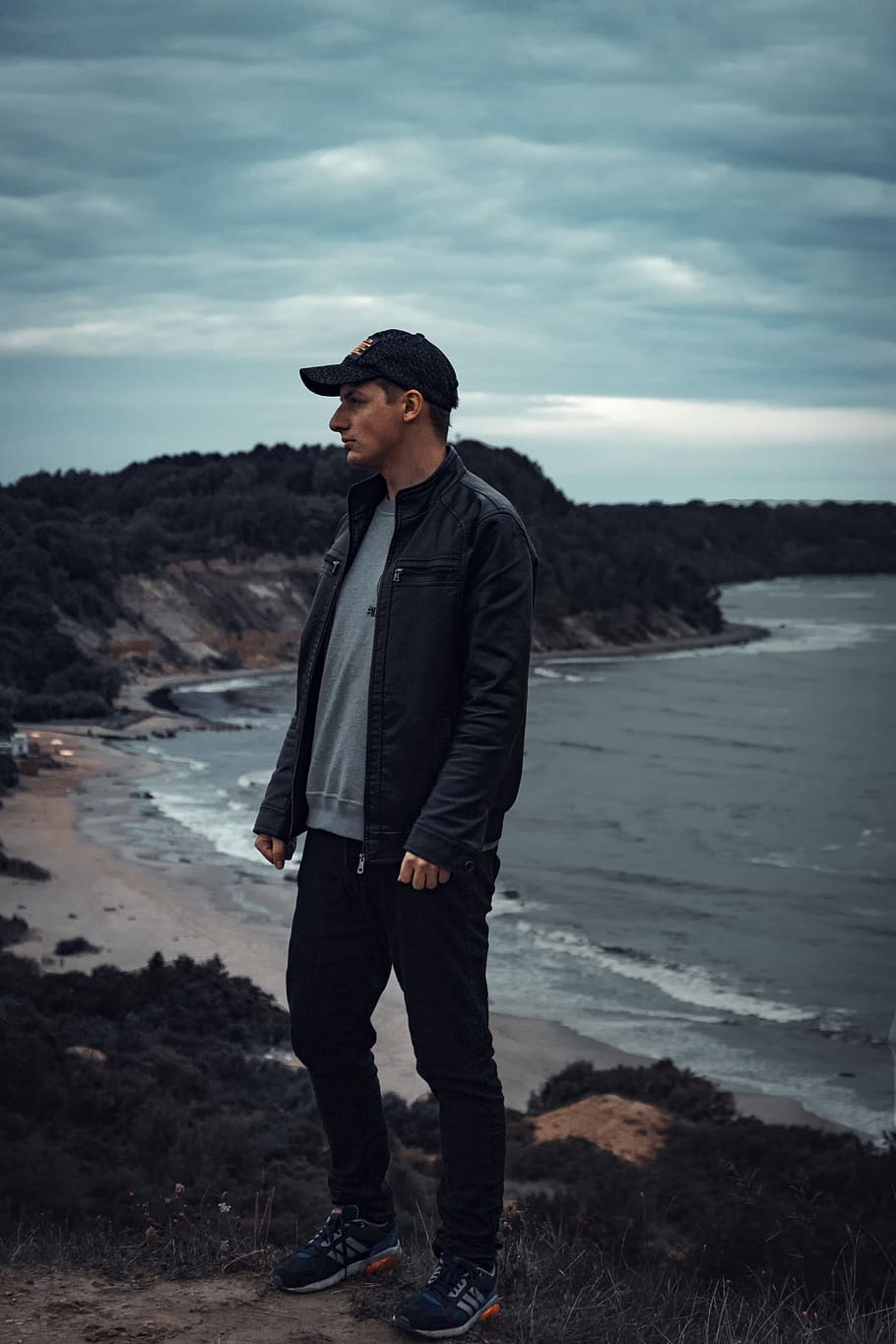 Man Standing on Cliff Near Beach, daylight, daytime, landscape HD wallpaper