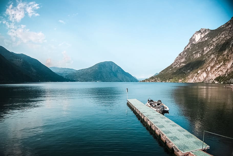 Lake Surrounded by Mountains Under Blue Sky, bay, boat, daylight HD wallpaper