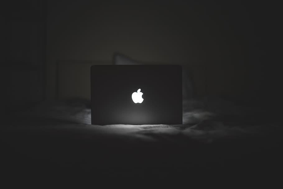 macbook, apple, light, laptop, computer, night, bed, technology HD wallpaper