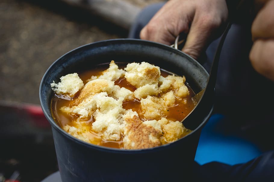 Person Cooking Food in Casserole, bowl, bread, breakfast, camping HD wallpaper
