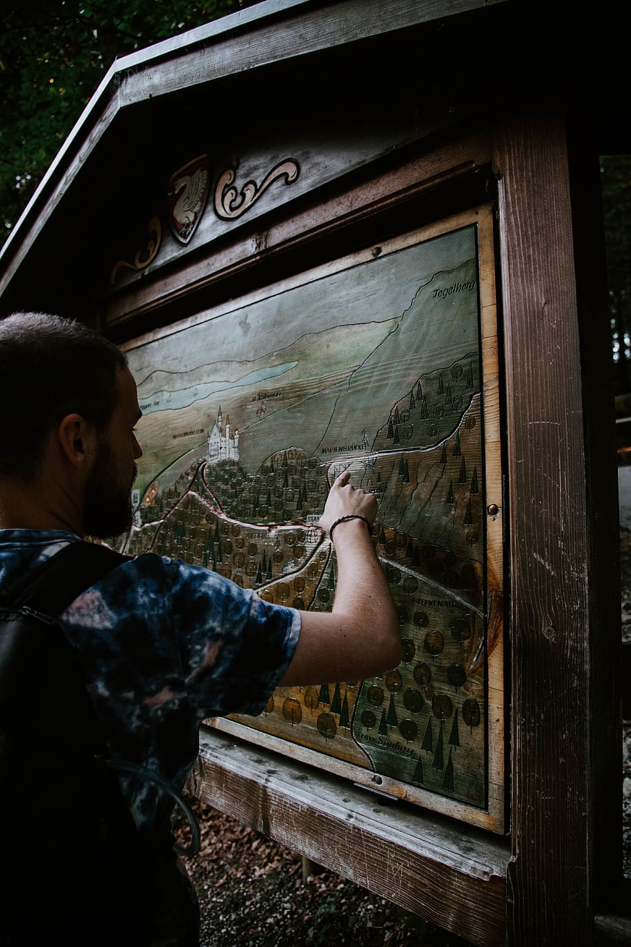 Boy Pointing a Finger on Painting, art, carved wood, castle Germany, HD wallpaper