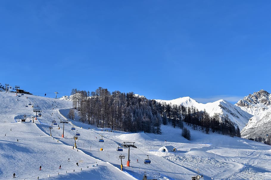 ski run, ski lift, skiing, snow cannons, landscape, winter, HD wallpaper