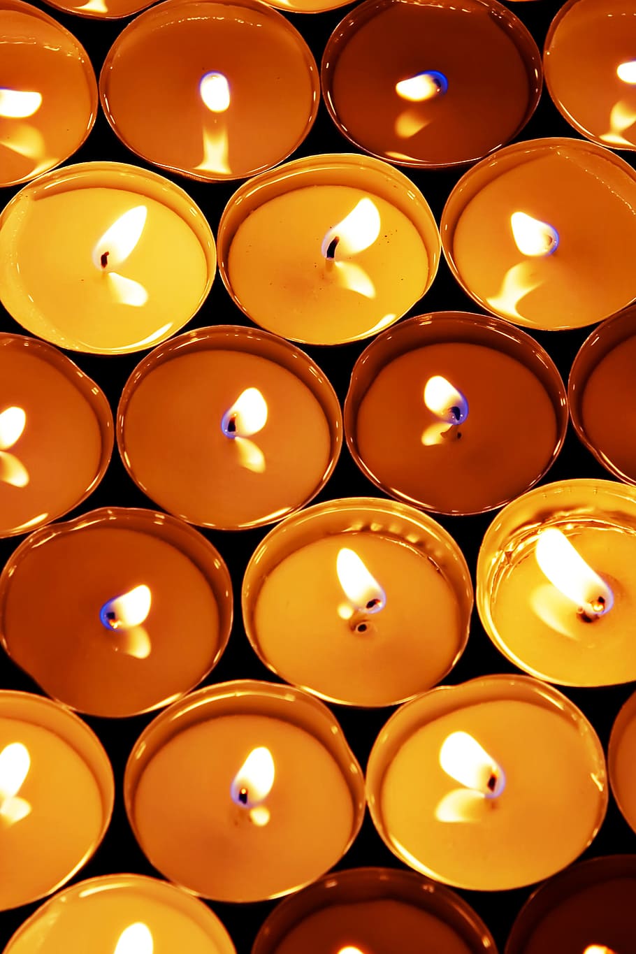 candles, church, close-up, dark, fire, flame, glowing, group HD wallpaper