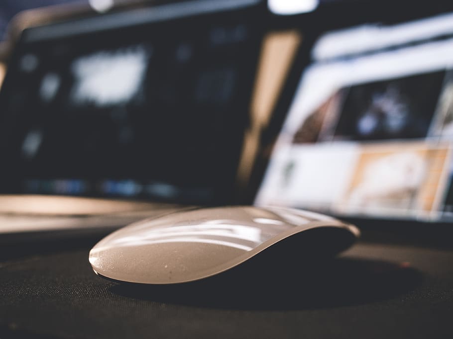 White Apple Magic Mouse, mac, table, no people, focus on foreground HD wallpaper