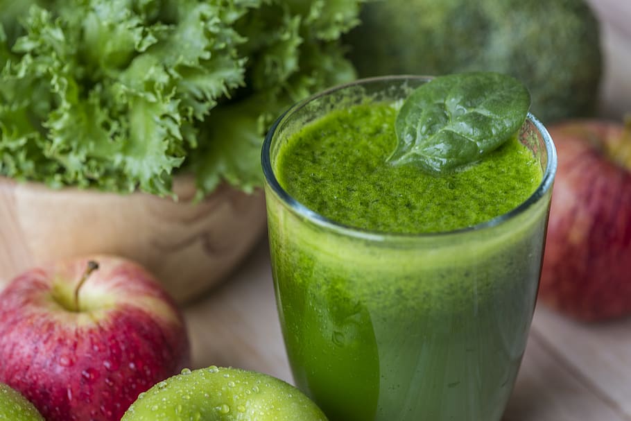 Vegetarian Juice on Table, antioxidant, apples, blur, close-up, HD wallpaper