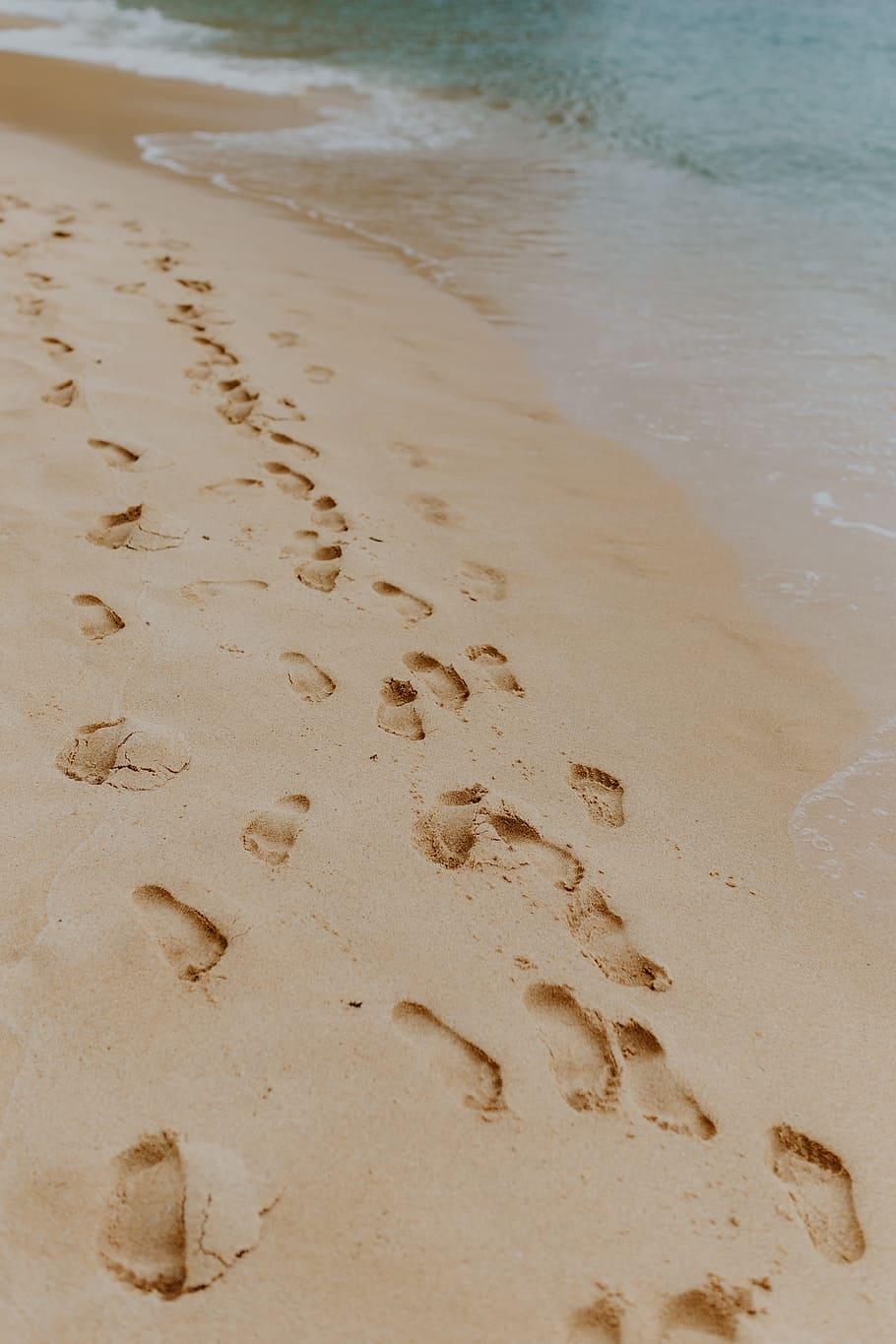 Footprints on a sandy beach, Portugal, ocean, sea, shore, summer, HD wallpaper