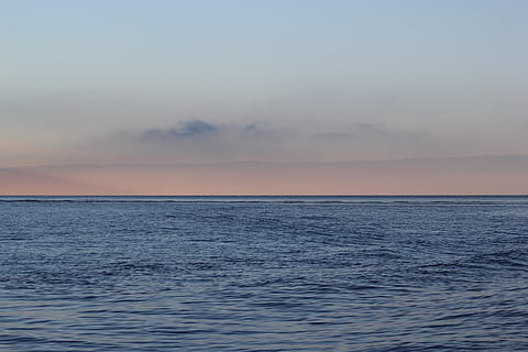 HD wallpaper: barque, bateau, bleu, calme, embarquement, etang, lac, reflets - Wallpaper Flare