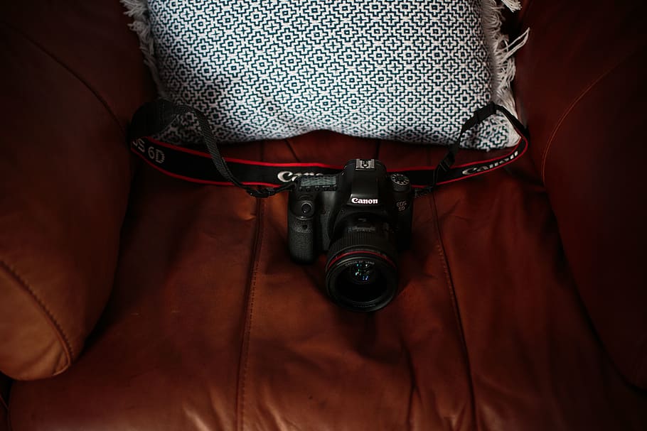 photographer, camera, sofa, lens, 5d, canon, strap, cushion HD wallpaper