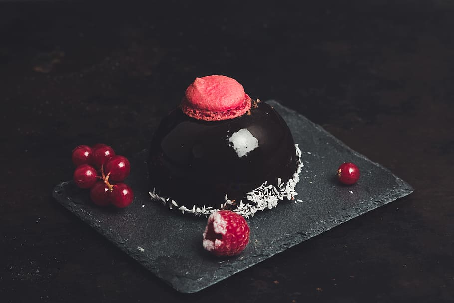 cake on tray, christmas, shiny, fruit, raspberry, plate, entremet HD wallpaper