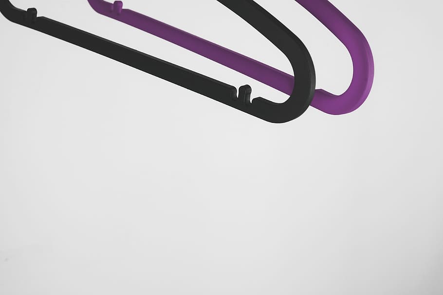 two black and purple plastic clothes hangers, minimailstic, minimal, HD wallpaper
